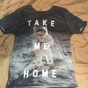 Size small graphic tee